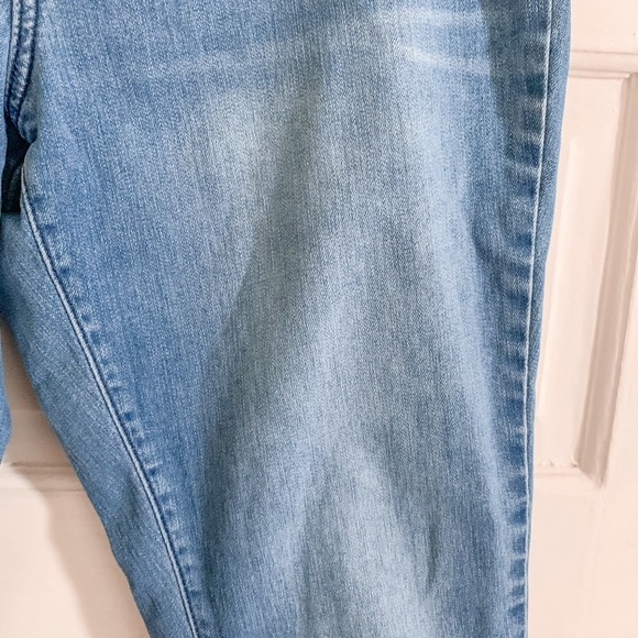 Light wash high-waisted skinny jeans - Picture 3 of 6